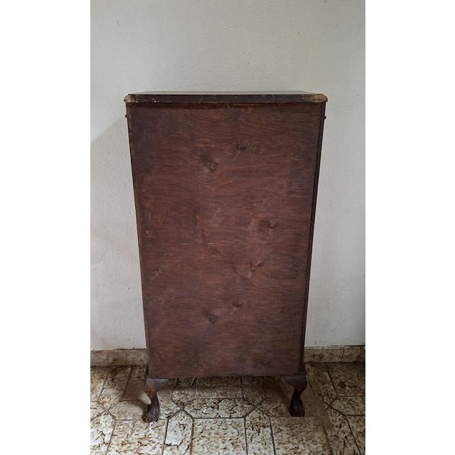 20th Century English Mahogany Display Cabinet with Claw and Ball Feet, 1920s, in Good conditions. Designed 1920 to 1949