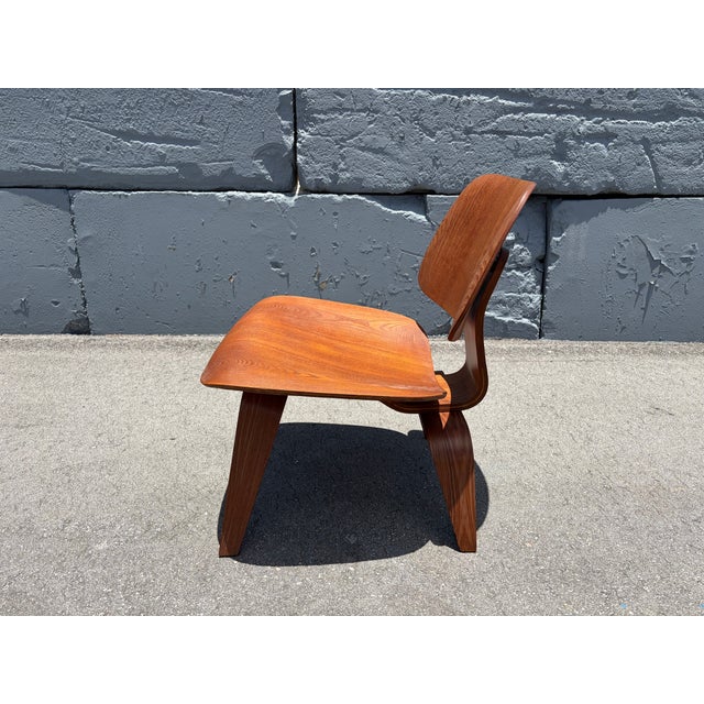 Mid-Century Modern 1940s Charles and Ray Eames for Herman Miller Early LCW Chair For Sale - Image 3 of 16