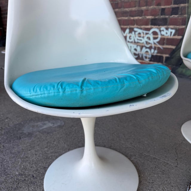 Vintage Eero Saarinen for Knoll, Tulip Chairs and a Tulip Table For Sale - Image 11 of 12
