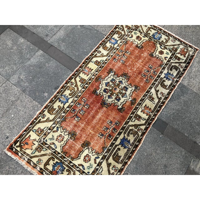 1960s 1960s Vintage Turkish Oushak Rug - 2′8″ × 5′7″ For Sale - Image 5 of 11