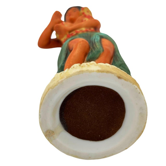 Ceramic 1976 Ceramic Hawaiian Hula Dancer in Lei and Grass Skirt For Sale - Image 7 of 8