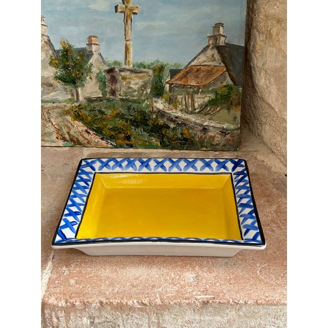 Catchall dish made in France and designed by American Hilton McConnico (1943-2018) around the 1980's to 1990's.