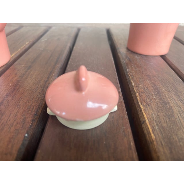 1930s 1930s Art Deco Susie Cooper - Pink 2055 - Small Kestrel-Shaped Hot Water Pot & Coffee Pot Set - Set of 2 For Sale - Image 5 of 7