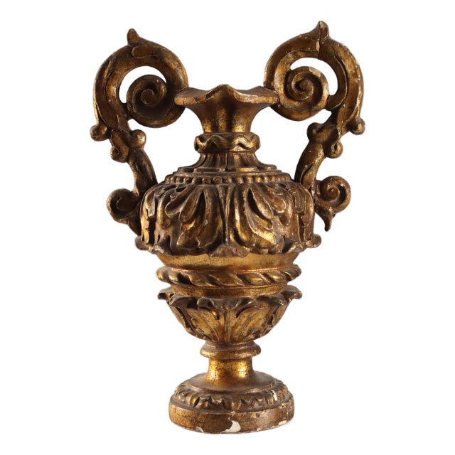 Italian Baroque Vase in Carved Gilded Wood For Sale