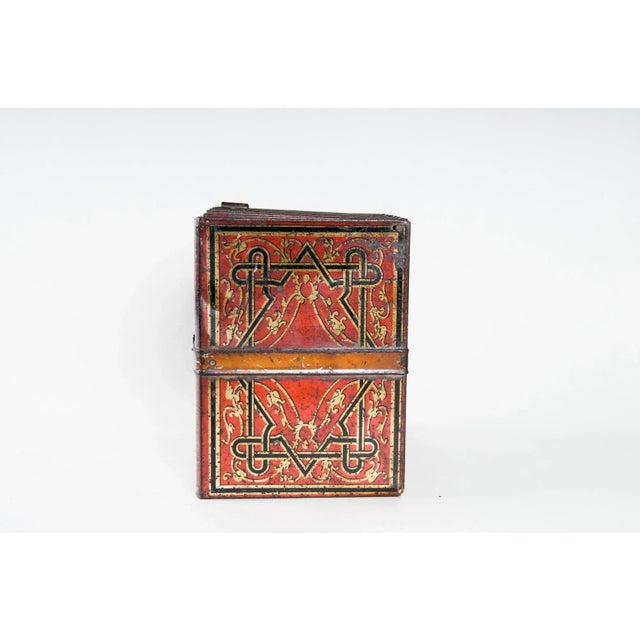 Early 20th Century Huntley & Palmers English Biscuit Tin Box For Sale In Seattle - Image 6 of 10