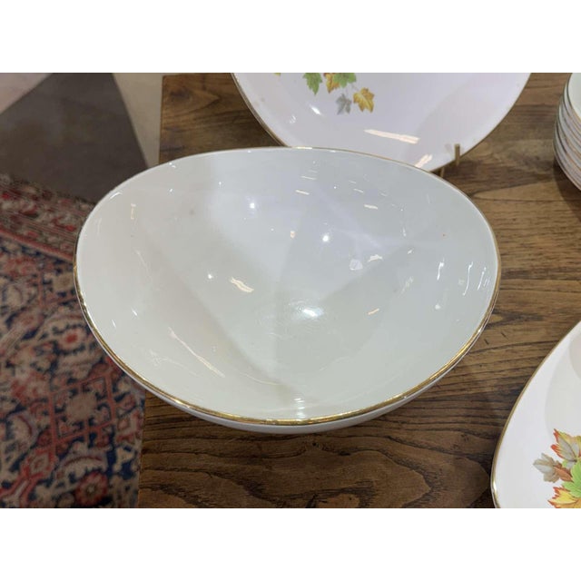 White Earthenware Automne Dinner Service from Gien, 1970s, Set of 27 For Sale - Image 8 of 17