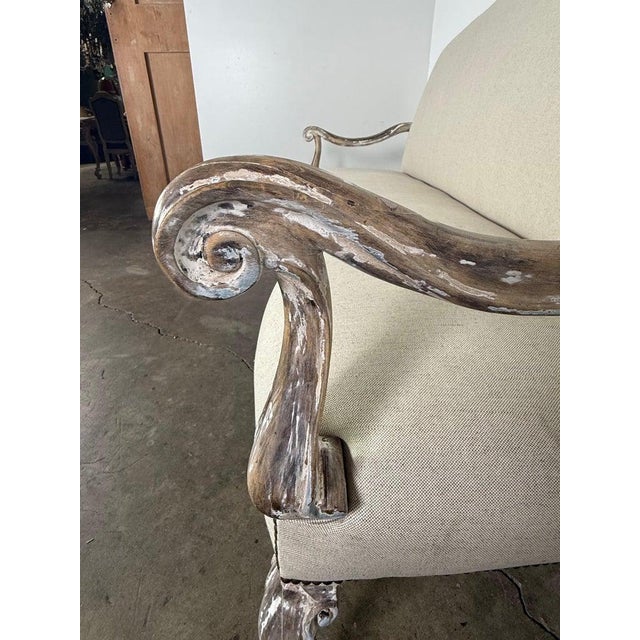 Wood French Louis XV Style Painted Settee With New Linen Upholstery For Sale - Image 7 of 14