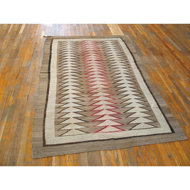 We love the vertical triangle herringbone column pattern and here it has a strongly defined border in beige and tan. The...