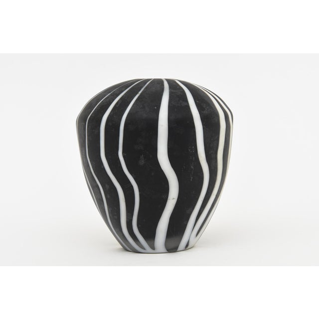 Salviati 1980's Murano Salviati Optical Glass Object Sculpture, Black and White Striped, Italy For Sale - Image 4 of 9