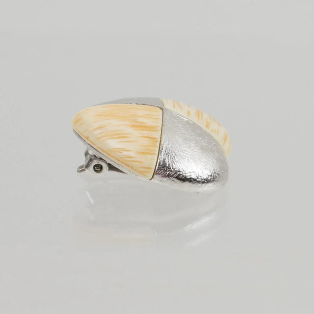 Yves Saint Laurent Paris Pair of Clip Earrings Silver and Resin Heart For Sale In Atlanta - Image 6 of 6