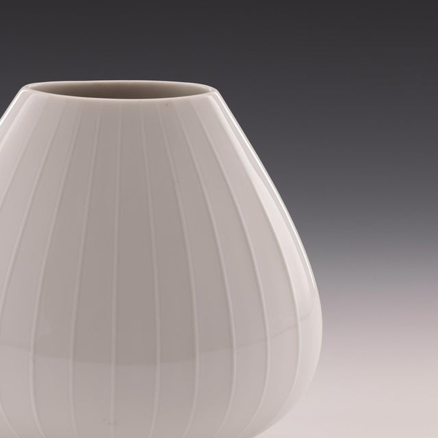 Oval German White Porcelain Vase by H&C Selb Bavaria Heinrich, 1960s For Sale - Image 4 of 9