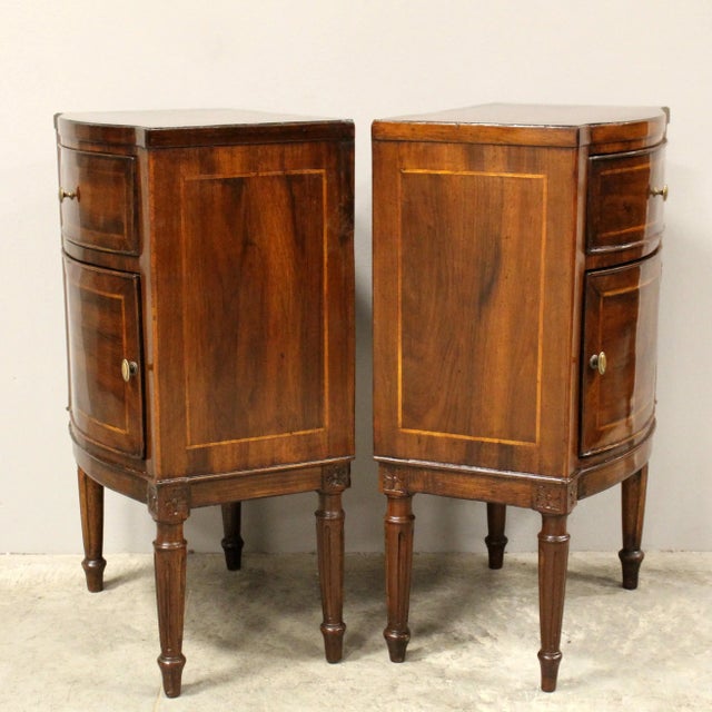 Brown 18th Century Louis XVI Italian Bedside Tables in Walnut, Set of 2 For Sale - Image 8 of 13