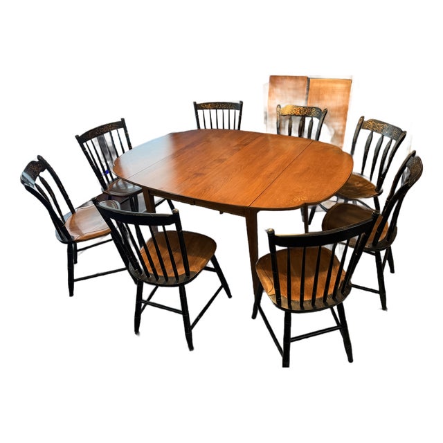 1970s L Hitchcock Cloverleaf Table and 8 Chairs and Two Leaves For Sale