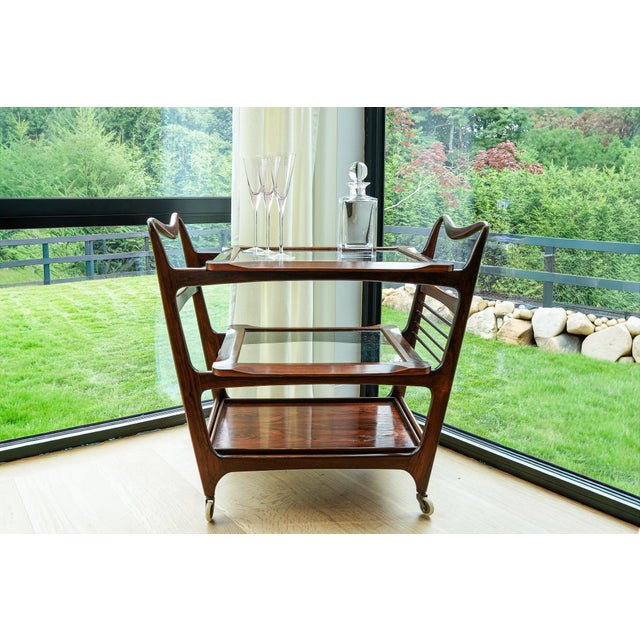 Brazilian Modern Bar Cart in Rosewood & Glass by Carlo Hauner, 1960s – Lot 212 For Sale - Image 12 of 12