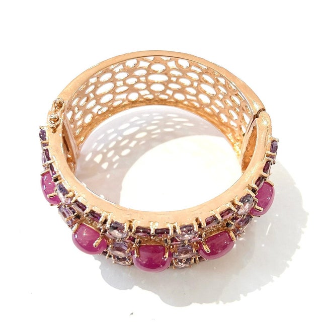 Ruby Red Bochic “Capri” Ruby & Multi Color Gem & Amethyst Cuff Set In 18K Gold & Silver For Sale - Image 8 of 9