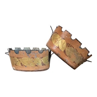 Antique Early 19th Century French Empire Tole Monteiths or Cachepot Jardinieres With a Garland of Gold Leaves on a Salmon Ground - A Pair For Sale
