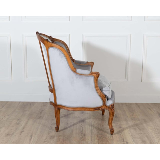 Mid 20th Century Pair of Louis XV-Style Beech Gondola Armchairs in Gray Velvet, 20th Century For Sale - Image 5 of 15