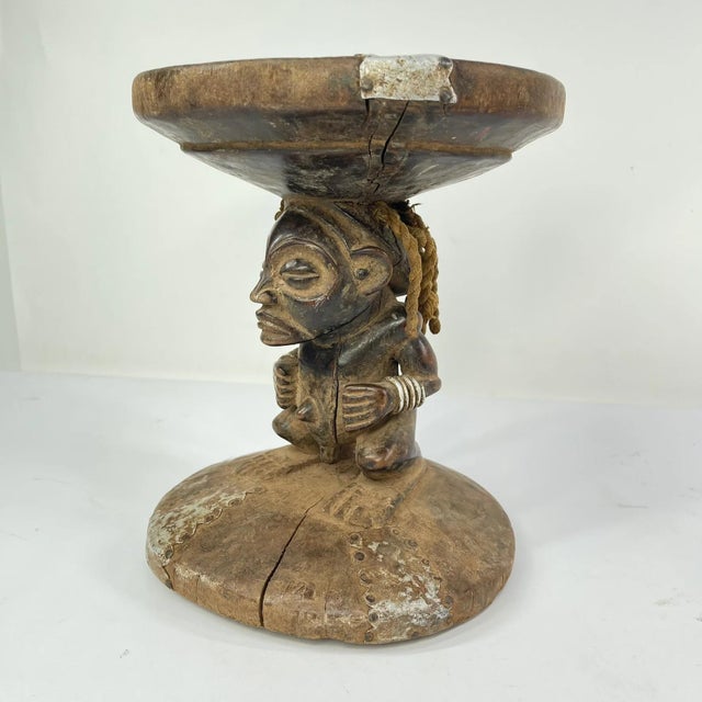 African Early 20th Century Chokwe Figural Stool For Sale - Image 3 of 7