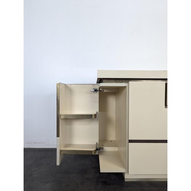 White Lacquered Sideboard by Jean Claude Mahey for Roche Bobois For Sale - Image 3 of 9