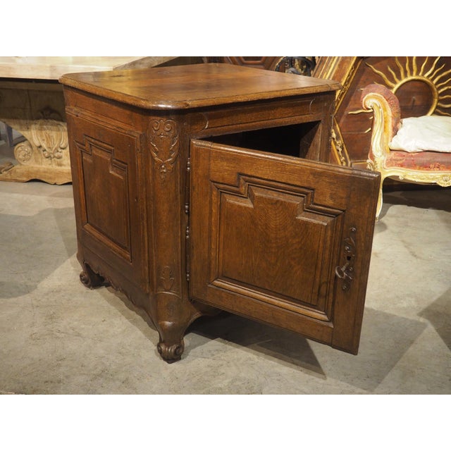 Rare 18th Century French Oak Offertory Center Cabinet From Charente-Maritime For Sale In Dallas - Image 6 of 18