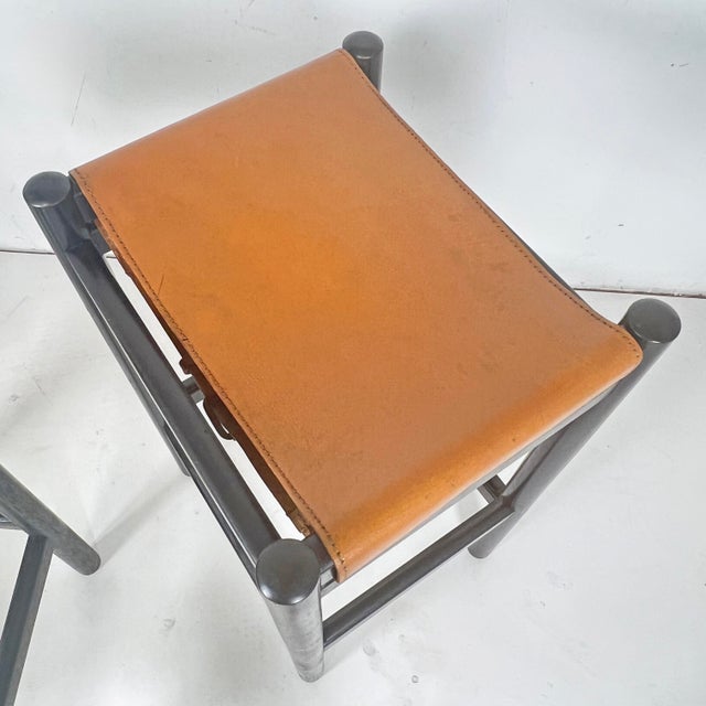 C. 1970s Mary Featherstone Set of Three "Hobb" Stools With Leather Seats For Sale - Image 4 of 9