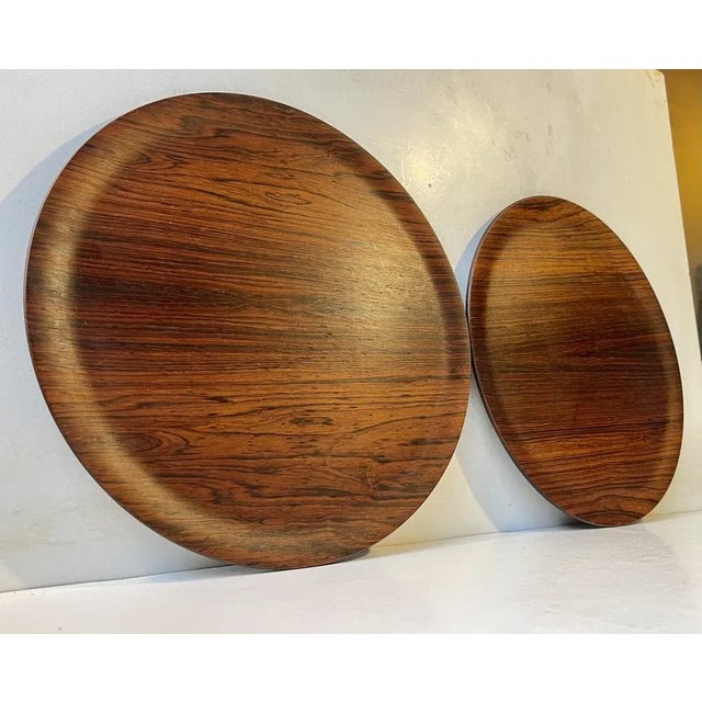 Mid-Century Modern Scandinavian Modern Round Rosewood Serving Trays, 1960s, Set of 2 For Sale - Image 3 of 7