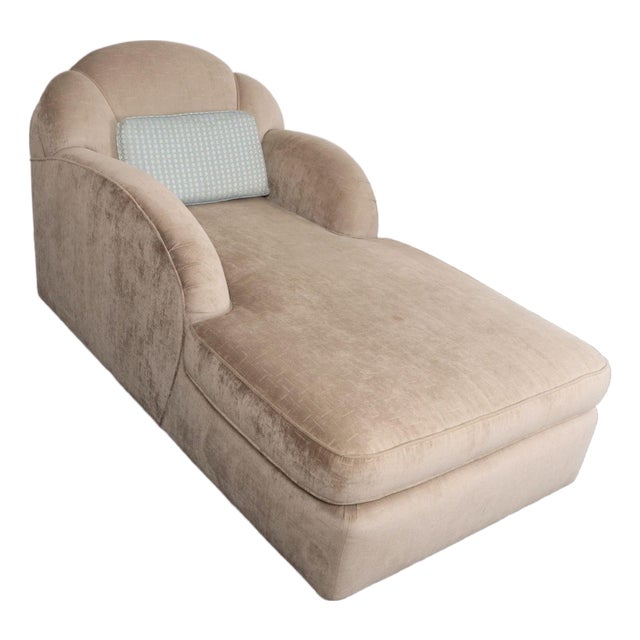 Vintage Art Deco-Style Chaise Lounge in Taupe Chenille With Ebonized Plinth Feet For Sale
