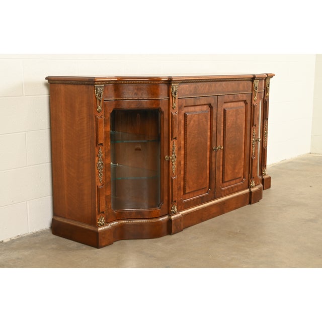 Neoclassical Henredon Grand Provenance Italian Neoclassical Inlaid Cherry and Burled Walnut Sideboard or Bar Cabinet, Circa 1980s For Sale - Image 3 of 16