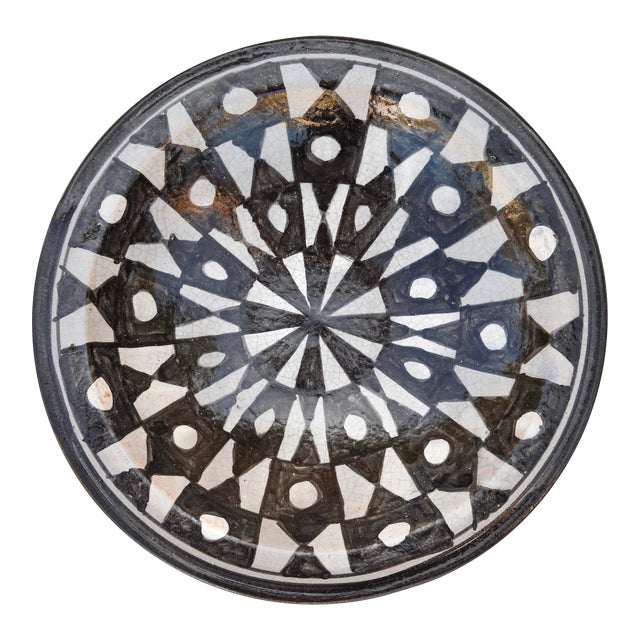 Late 19th Century Handmade Moroccan Ceramic Wall Plate With Judaical Motif For Sale