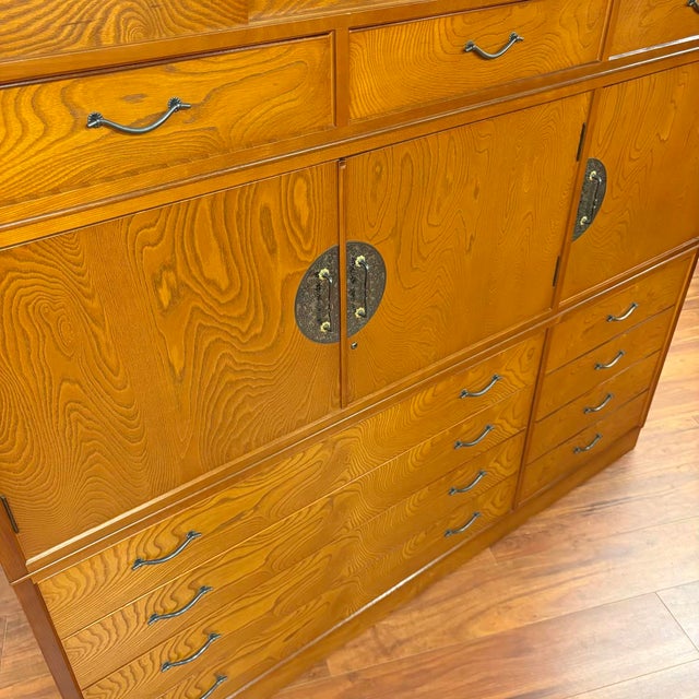 Wood Large 1980s Japanese Tansu Chest Cabinet With Beautifully Figured Wood For Sale - Image 7 of 18