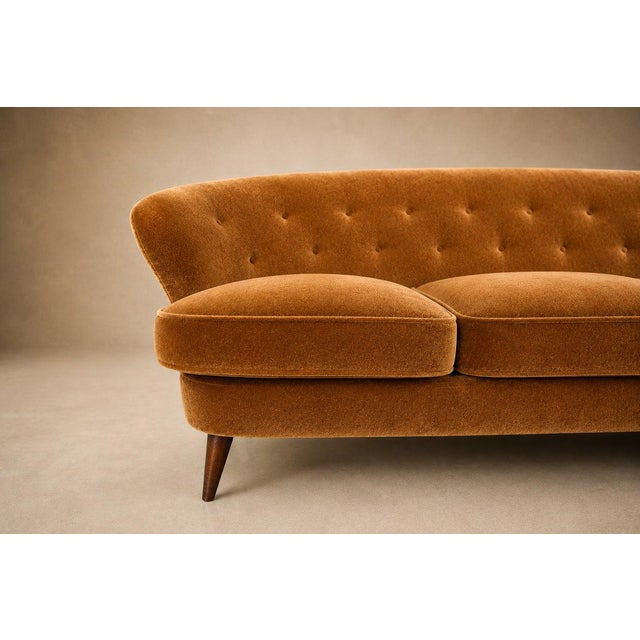 Concha Sofa in Hardwood & Camel Mohair by Joaquim Tenreiro, Brazil, 1960s – Lot 333B For Sale - Image 11 of 17