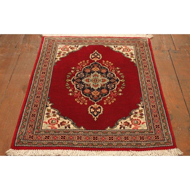 Red Middle Eastern Rug in Wool For Sale - Image 8 of 10