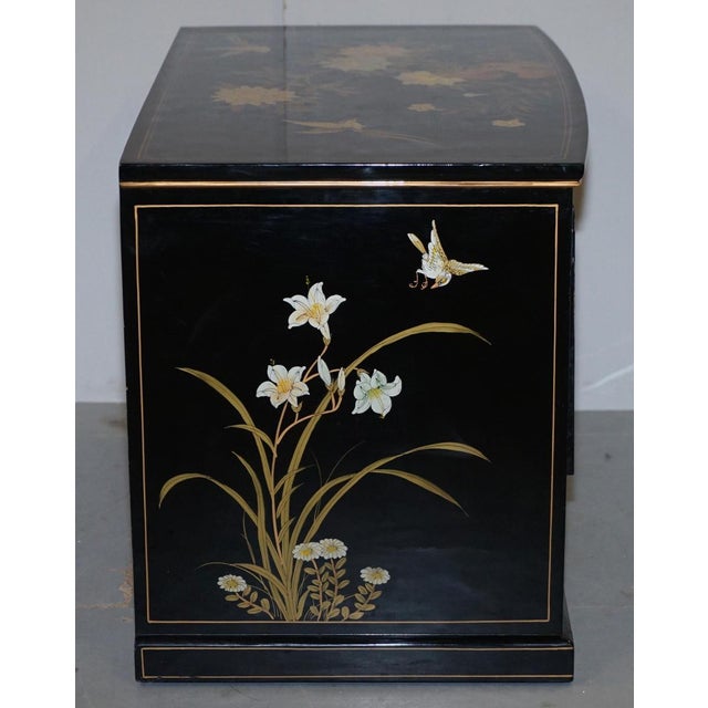 Vintage Chinese Chinoiserie TV Media Stand in Black Lacquered Paint with Bird & Flowers For Sale - Image 15 of 18