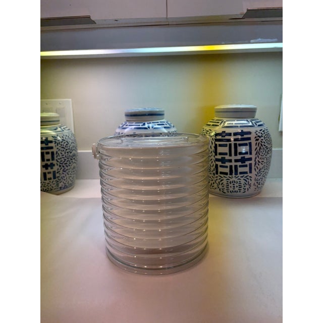 Mid-Century Modern Vintage Lucite Ribbed Honeycomb Ice Bucket With Removable Insert For Sale - Image 3 of 13