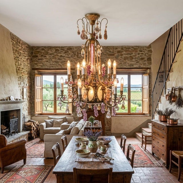 We are pleased to present this elegant and refined chandelier dating back to the early 20th century, with 19 light bulbs....