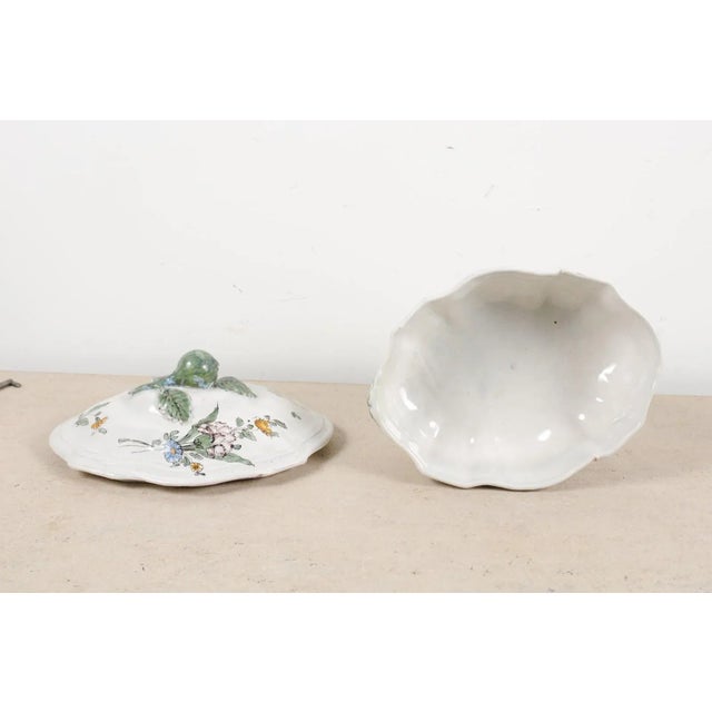 1750s Mid 18th Century French Faience Soup Tureen For Sale In Atlanta - Image 6 of 13