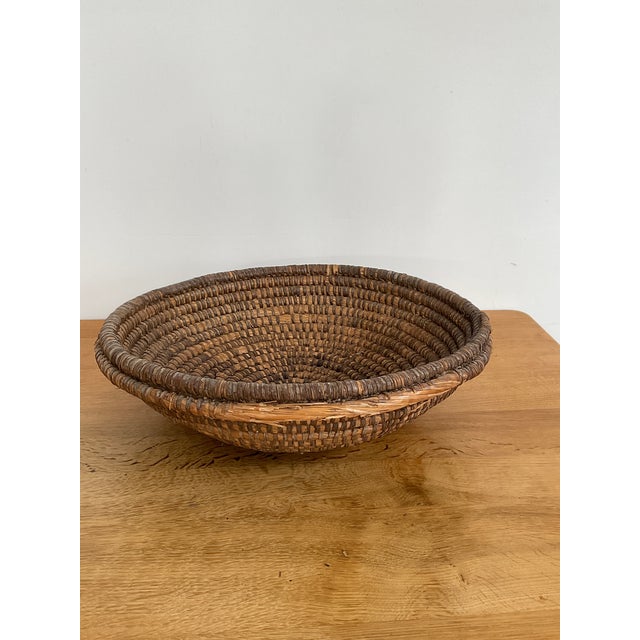 Large Hand-Woven Wicker Tray Basket For Sale - Image 13 of 18