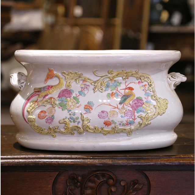 Chinoiserie 19th Century French Faience Foot Bath With Chinoiserie Birds and Gilt Floral Reliefs For Sale - Image 3 of 9