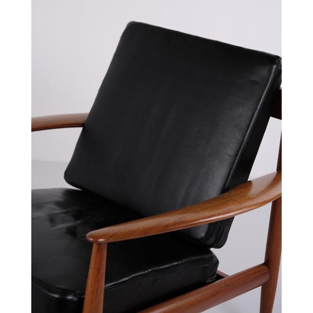 Model 118 Armchair Grete Jalk for France & Søn in Teak and Black Leather, 1960s For Sale - Image 10 of 11