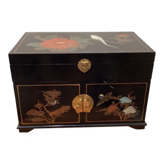 Vintage Black Lacquer Wooden Chinoiserie Scenery Motif Jewelry Box For Sale