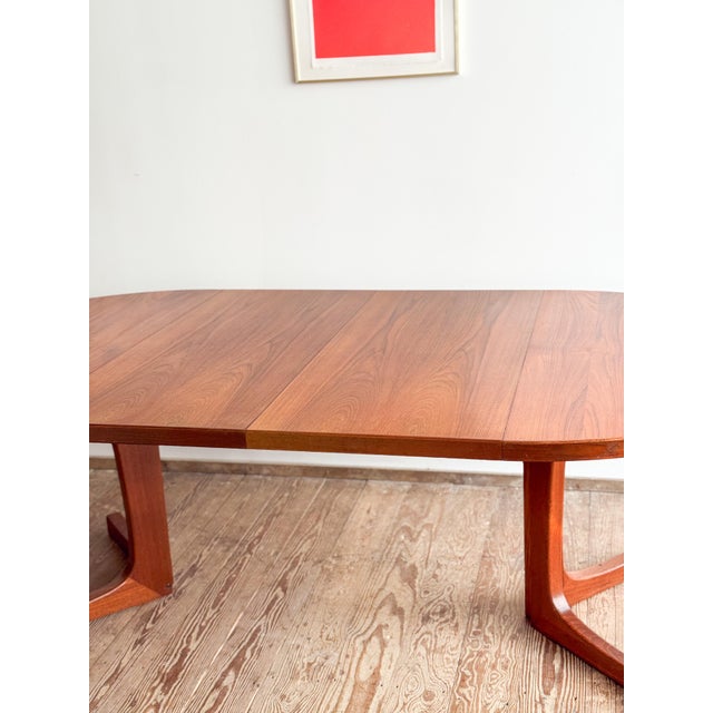 1960s Mid-Century Modern Danish Round Teak Dining Table with Extensions For Sale - Image 5 of 18