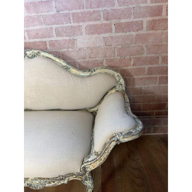 Wood French Louis XV Corbeille Settee With Original Distressed Patina and Shell Crest For Sale - Image 7 of 18