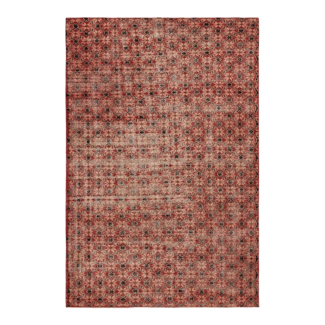 Vintage Distressed Rug, Red and Beige Geometric Pattern – Rug & Kilim For Sale