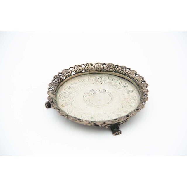 Silver Ring Holder with Grid and Three Support Points For Sale - Image 3 of 3