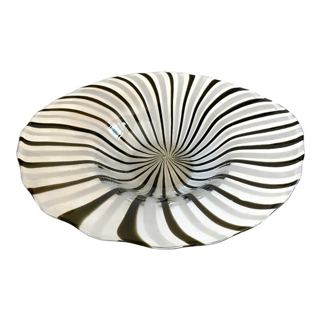 1960s Dino Martens Mid Century Modernist Murano Art Glass Mezza Filigrana Bianco Nero Swirl Freeform Oval Decorative Bowl For Sale
