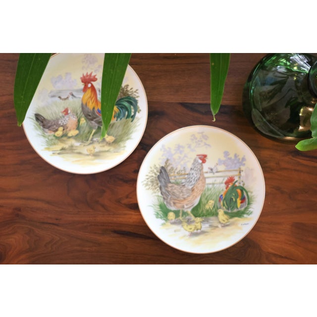 1980s Vintage Royal Staffordshire Rooster & Hen Plates by H. Rajot – Set of 2 Hand-Painted Barnyard Wall Décor or Serving Plates For Sale - Image 5 of 7