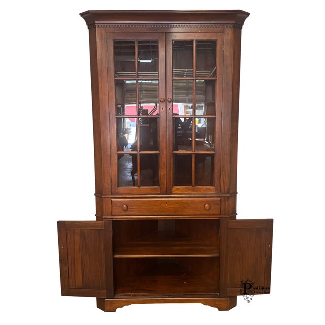American Vintage Traditional American Style Mahogany Corner / Display Cabinet For Sale - Image 3 of 12