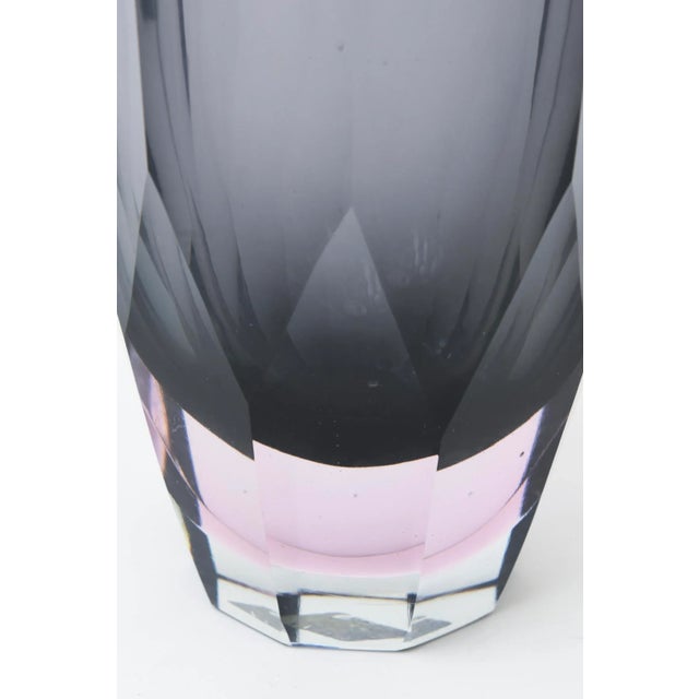 Modern 80's Murano Sommerso Faceted Gray, Pink Gradient Vase For Sale - Image 3 of 11