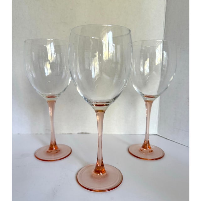 Contemporary Set of 5 Pink Stemmed Luminarc Wine Glasses Made in France For Sale - Image 3 of 7
