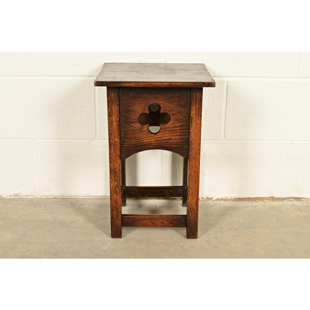 A beautiful antique Mission oak Arts & Crafts cutout tabouret or occasional side table In the manner of Stickley Brothers...